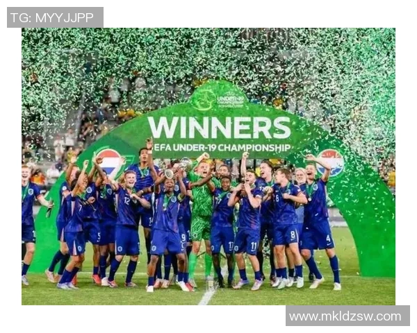 荷兰足球明星齐聚一堂的精彩合影展现团结与激情