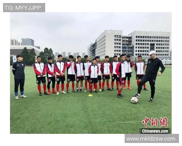 赛后复盘:上海足球队与重庆足球队的团队协作与战术分析探讨 赛后复盘:上海足球队与重庆足球队的团队协作与战术分析探讨