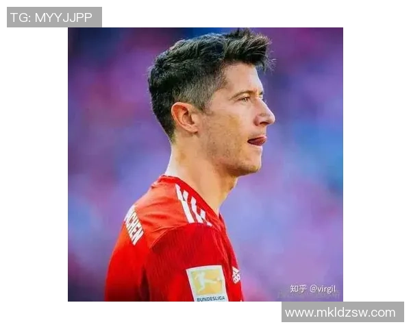 足球明星踢球瞬间男生头像展示激情与活力的完美结合 足球明星踢球瞬间男生头像展示激情与活力的完美结合